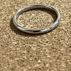 【銀座ダイヤモンドシライシの口コミ】 テーパー処理されており、他ブランドに比べて指通しが気持ちよく、違和感…