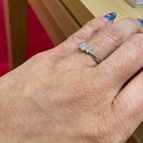 【TRECENTI(トレセンテ)の口コミ】 ダイヤモンドの留め方がお花の形でとってもかわいかったです(^^)ダイヤモ…