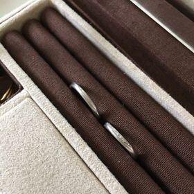 【Ponte Vecchio(ポンテヴェキオ)の口コミ】 ・ちょっとだけダイヤも入れたい
・ずっと身に着けているものだから着け心…