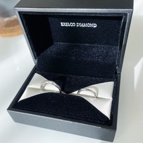 【エクセルコダイヤモンド(EXELCO DIAMOND)の口コミ】 私の指は細めの指輪が映えたので、少しねじれている細めのデザインにしま…