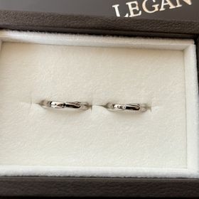 【LEGAN(レガン)の口コミ】 好みのデザインが予算内だったので決めました。
リングの色や加工、ダイア…