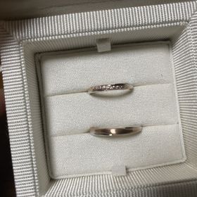 【AMOUR AMULET(アムール・アミュレット)の口コミ】 ・ストレートよりも、カーブが入った形もの
・ピンクゴールドが入っている…