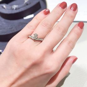 【ショーメ(CHAUMET)の口コミ】 ジョゼフィーヌシリーズの中でも比較的シンプルで、飽きのこないデザイン…