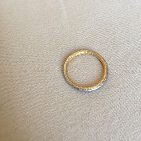 【MALCOLM BETTS(マルコムベッツ)の口コミ】 主人も私も細身のデザインに絞って探していましたが、細身だとどこか安っ…