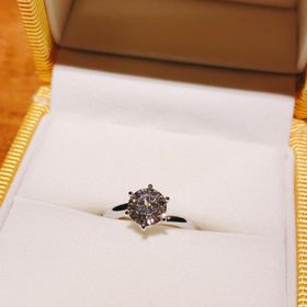 【ケイウノ ブライダル(K.UNO BRIDAL)の口コミ】 元々ダイヤのネックレスを持っており、リフォームで婚約指輪をつくれない…