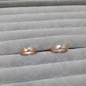 【NIESSING(ニーシング)の口コミ】 指の関節がでており、指輪がまわりやすいので宝石のついていないものを探…