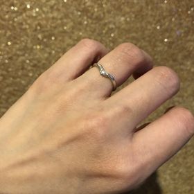 【4℃ BRIDAL(ヨンドシーブライダル)の口コミ】 お値段も予算内でお安く購入できましたが、やっぱり1番の決め手はデザイン…