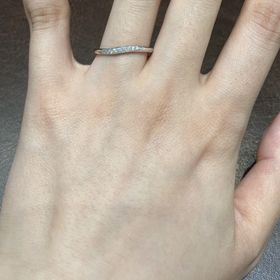 【TASAKI(タサキ)の口コミ】 S字のウェーブで、指が細く長く見えます。また、ダイヤモンドが白く輝いて…