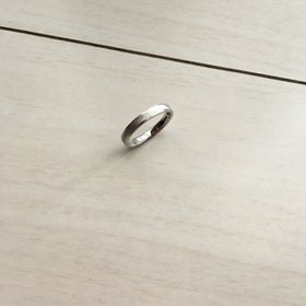 【THE KISS(ザ・キッス)の口コミ】 指輪の外側の装飾が細かくてしっかりとしたデザインです。
私は指が太く指…