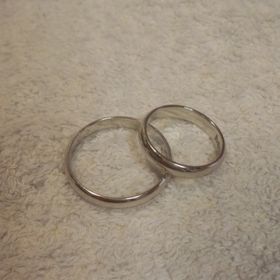 【Emera(エメラ)】の口コミ 以前からシルバーのシンプルなデザインのペアリングに憧れていて、何かと二...