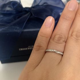 【銀座ダイヤモンドシライシの口コミ】 【デザイン】センターに入っているシルバーが他にはないデザインなところ…