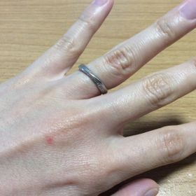 【ミルフローラ(Milluflora)の口コミ】 二人ともいくつか見た中で、ピンと来た指輪が同じだったので、そのままそ…