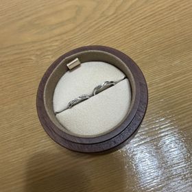 【COLANY(コラニー)の口コミ】 50年保証がある事が魅力的でした。
歳を重ねる度に、指が太くなってキツく…