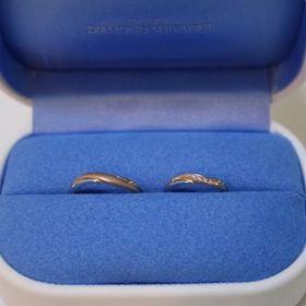 【銀座ダイヤモンドシライシの口コミ】 ゴールドとシルバーの2色使いであったことと、男女ともにいいなぁと感じる…