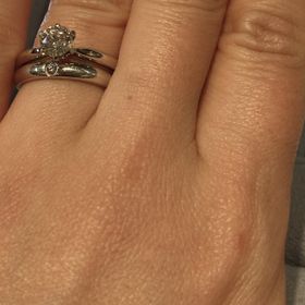 【MAGGIORE(マジョーレ)】の口コミ 指輪のおすすめポイントは価格の割にダイヤの品質がいいところです。
そし...