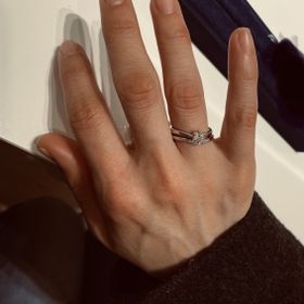 【canal4℃(カナルヨンドシー)の口コミ】 3カラットの1粒ダイヤが華やかで目にとまりました！緩やかなＶラインで指…