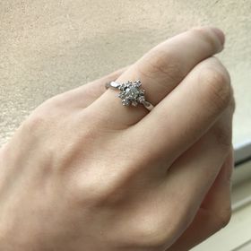 【VIVAGE(ヴィヴァージュ)の口コミ】 冬に結婚式を挙げる予定だったので、雪の結晶の様なダイヤの配置にとても…