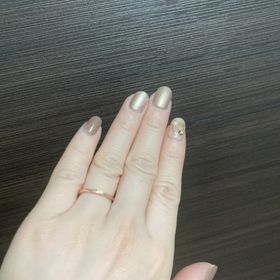 【THE KISS(ザ・キッス)の口コミ】 デザインと価格。一般的に婚約指輪と言われて想像されるような高額なもの…