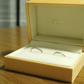 【ケイウノ ブライダル(K.UNO BRIDAL)の口コミ】 指輪のデザインは内側にピンクゴールドが入ったものを探しており、まさに…