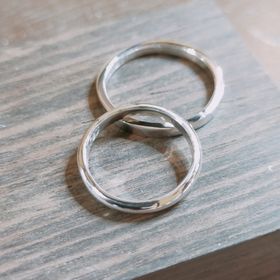 【アカネスの口コミ】 ピンクゴールドと迷いましたが温泉に入る機会が多いためプラチナの一択で…