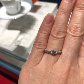 【銀座ダイヤモンドシライシの口コミ】 指輪の種類が豊富なため、どれが良いのか、どれが似合うのか悩むほどでし…