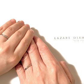 【ラザール ダイヤモンド(LAZARE DIAMOND)の口コミ】 決め手はなんと言ってもダイヤモンドの輝きです。
結婚指輪に使われている…