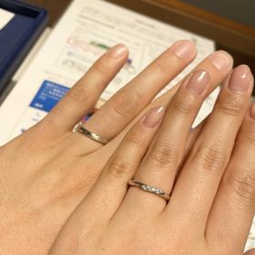 【銀座ダイヤモンドシライシの口コミ】 デザインがお互いに一目惚れでした。新婦側の指輪はダイヤモンドのキラキ…