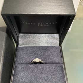 【ラザール ダイヤモンド(LAZARE DIAMOND)の口コミ】 ダイヤモンドを乗せるツメの部分はブルックリンをイメージしており、高さ…
