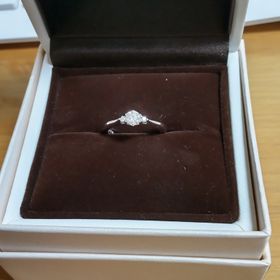 【アイプリモ(I-PRIMO)の口コミ】 指輪の決め手はダイヤモンドのランクと値段です。純度の高いダイヤモンド…