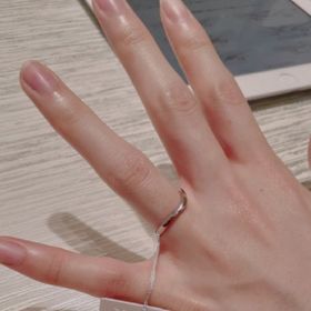 【TRECENTI(トレセンテ)の口コミ】 写真は新郎用の石無しのものです。シンプルで使いやすそうです。つけ心地…