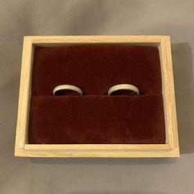 【ichi(イチ)の口コミ】 他のお店にはない石地の質感に惹かれて選びました。
サイズも0.1単位で調…