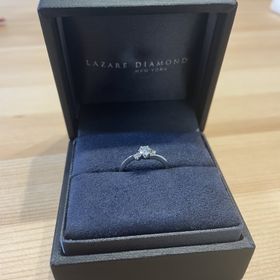 【ラザール ダイヤモンド(LAZARE DIAMOND)の口コミ】 担当してくれた方が良かったです。
リングのダイヤモンドの部分に曲線があ…