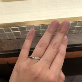 【CHARMY(チャーミー)の口コミ】 銀色の指輪に3つの水色の石が入っており、可愛くて若々しいデザインに惹か…