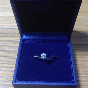 【銀座ダイヤモンドシライシの口コミ】 ダイヤモンドの質、大きさ、形が決めてです。
はじめて拡大鏡を使って見た…