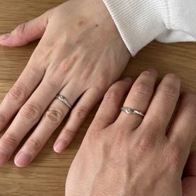 【俄(にわか)の口コミ】 色々なブランド店を見に行きました。
それでも、決め切ることができず、ネ…