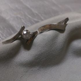 【ichi(イチ)の口コミ】 夫がネットで見つけて写真を見せてくれました。鋭角的なフォルム、派手派…