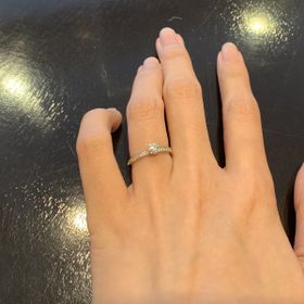 【PORTADA(ポルターダ)の口コミ】 婚約指輪のデザインは迷っていましたが、最終的にセンターに一粒ダイヤ、…