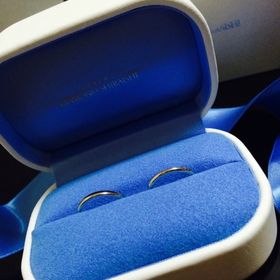 【銀座ダイヤモンドシライシの口コミ】 男性のものはOR ptで、女性ものの方は、プリュームです。
彼がつけ心地に…