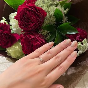 【Foulason(フレゾン)の口コミ】 シンプルで予算とマッチしたため購入しました。
ダイヤがたくさん散りばめ…