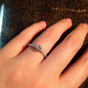 【銀座ダイヤモンドシライシの口コミ】 ダイヤモンドの質が素晴らしく、正統派な印象を受け、こちらに決めました…