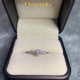 【宝寿堂(ほうじゅどう)の口コミ】 リング部分のデザインや、ダイヤモンドの質が決めて。
他ブランドに比べて…