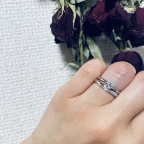 【銀座ダイヤモンドシライシの口コミ】 沢山試着をした中でウェーブのデザインが私の指に合っていてとても気に入…