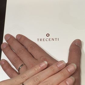 【TRECENTI(トレセンテ)の口コミ】 デザインはシンプルなものがよくてストレートリングの一石をみせていただ…
