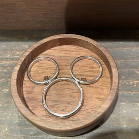 【鎌倉彫金工房の口コミ】 互いに仕事中にもつけていたりできる様なもので、シンプルなデザインがい…