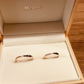 【ケイウノ ブライダル(K.UNO BRIDAL)の口コミ】 ピンクゴールドに変更、素材がプラチナ→18金になりましたが、品のあ…