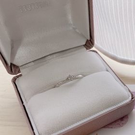 【ジュエリーツツミ(JEWELRY TSUTSUMI)の口コミ】 夫が選んでくれましたが、デザインがストレートでどんなタイプの結婚指輪…
