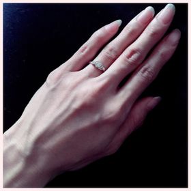 【宝寿堂(ほうじゅどう)の口コミ】 指が細くあまり大きなダイヤは似合わないと思っており当初は0.2〜0.3カラ…
