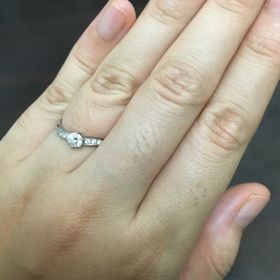 【エクセルコダイヤモンド(EXELCO DIAMOND)の口コミ】 波打つようなデザインとリング部分にちりばめられたダイヤの豪華な雰囲気…