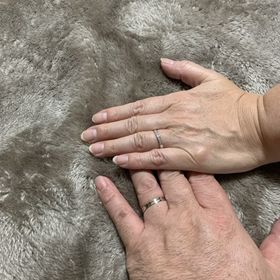 【PILOT BRIDAL(パイロットブライダル)の口コミ】 販売スタッフから指輪の説明を受け、いくつも指輪を試してみましたが、や…