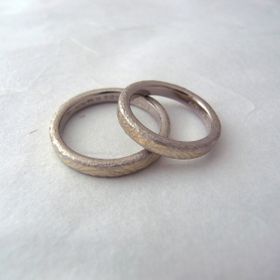 【ichi(イチ)の口コミ】 デザイン重視で決めました！
結婚指輪ぽくないデザインにしたくて、この形…